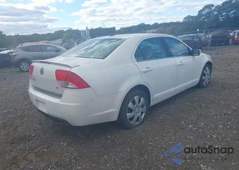 2010 Mercury Milan z USA, uszkodzony, nr VIN 3MEHM0HA5AR612487